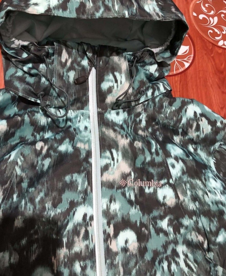 Columbia Waterproof Outdoor Jacket (Category: Coats, Jackets and Outerwear) located in Cabuyao City. Submitted by THRIFTHITS (Listing ID 1470421424, Image 2). Description: Columbia Waterproof Outdoor Graphics Jacket 💦 (Authentic) Brandew Condition Unisex 21-22x27 Mine 1,200‼️ Direct Message me and Add for fast Transaction ty..