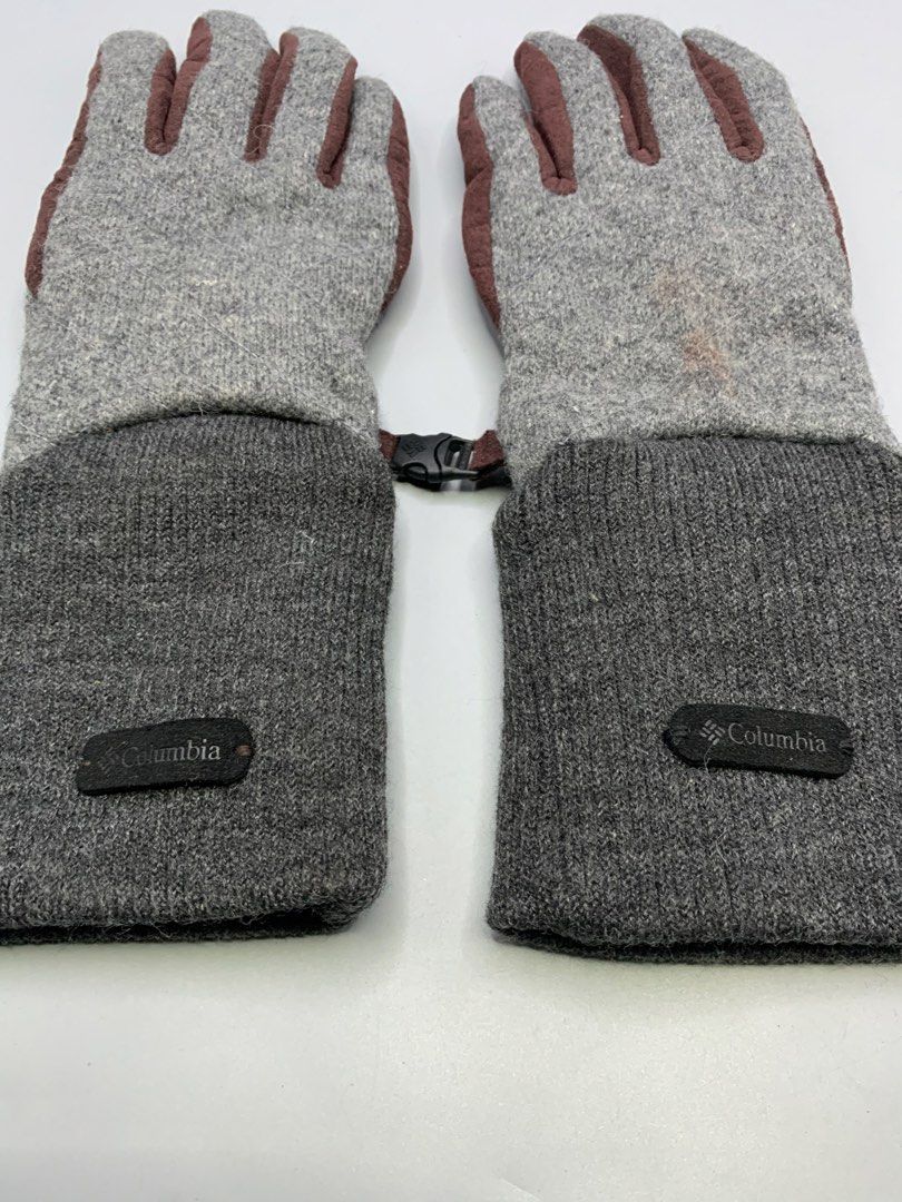 Columbia Winter Gloves (Category: Gloves) located in Bulacan. Submitted by ridersthrift_ph (Listing ID 1470451662, Image 3). Description: Authentic In Great Condition Size Small Heat Tech Inside Issue Minor Stain Outside Washable Gcash Payment Bulacan 📍.
