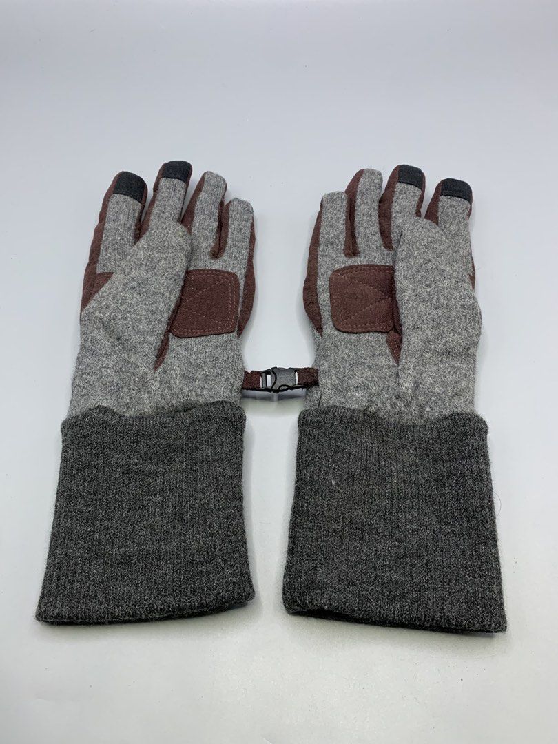 Columbia Winter Gloves (Category: Gloves) located in Bulacan. Submitted by ridersthrift_ph (Listing ID 1470451662, Image 2). Description: Authentic In Great Condition Size Small Heat Tech Inside Issue Minor Stain Outside Washable Gcash Payment Bulacan 📍.