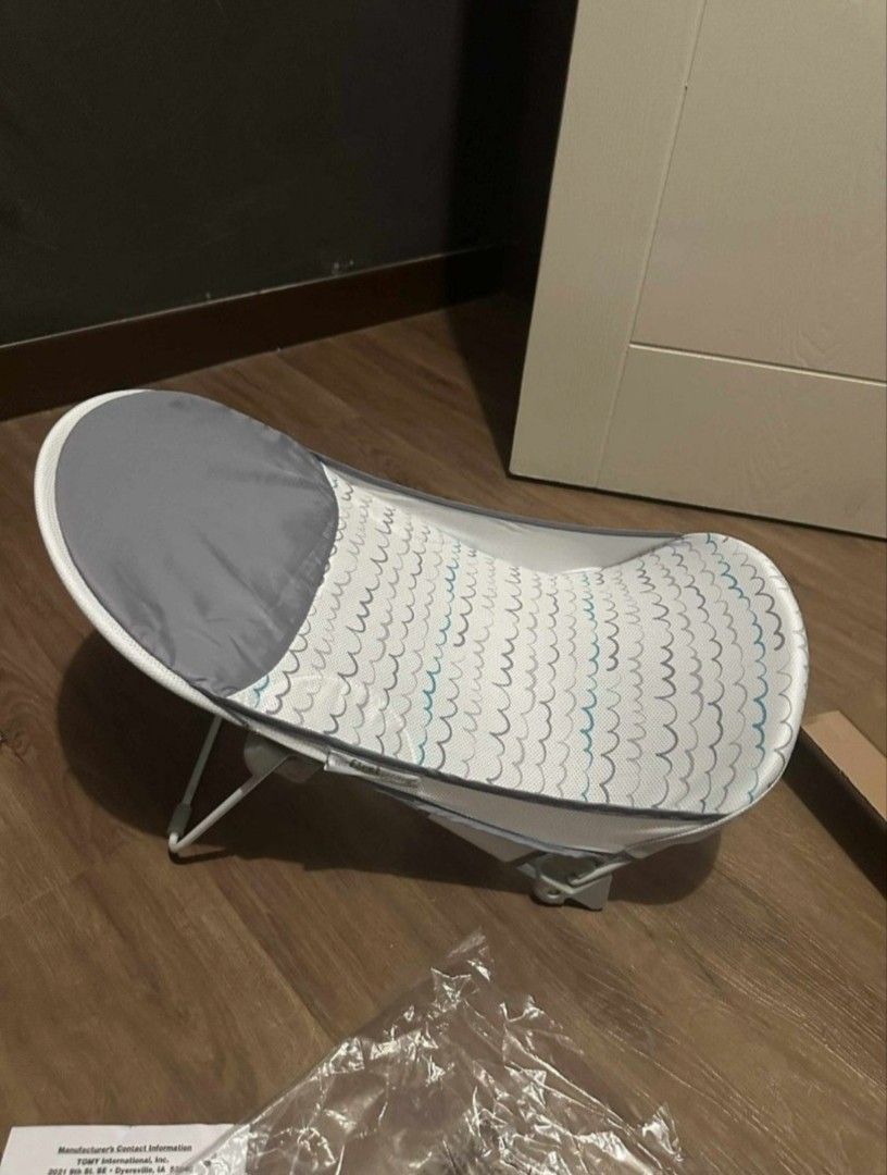 Comfort Folding Bather (Category: Bathtub & Bath Accessories) located in Mandaluyong City. Submitted by 3la1n333.1 (Listing ID 1470396152, Image 3). Description: 🛁👶 PRE-LOVED BABY FOLDING BATHER FOR SALE! 💕 ✨ THE FIRST YEARS – SURE COMFORT FOLDING BATHER ✨ Calling all mommies and daddies! 💗 Looking for a budget-friendly, practical, and space-saving bathing essential for your little one? This one's for you! 🥰 🌸 PRODUCT FEATURES: ✅ Foldable &