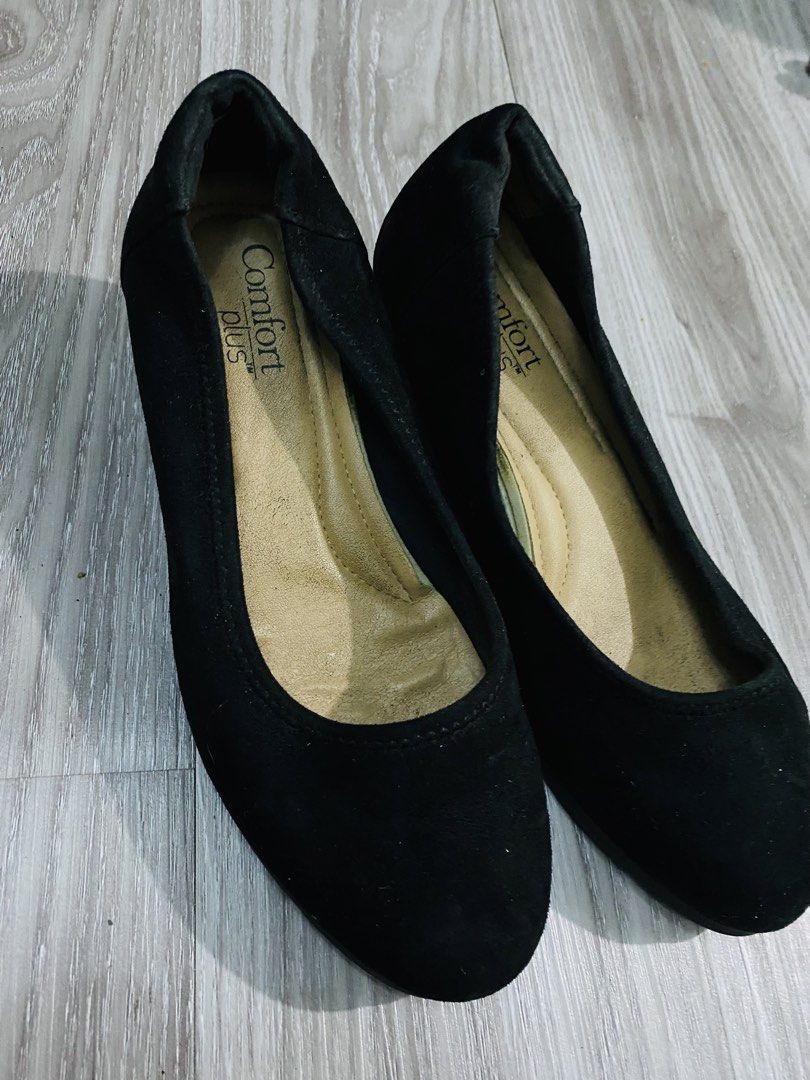 Comfort Plus Black Wedges Heels (Category: Wedges) located in Caloocan City. Submitted by lovemyclothes21 (Listing ID 1470455598, Image 1). Description: - Brand/Model: Comfort Plus black wedge heels - Style: Closed-toe slip-on, simple and classic - Comfort: Features soft cushioned insoles - Versatility: Easy to pair with both work outfits and casual wear - Condition: Soles show light dirt from walking.