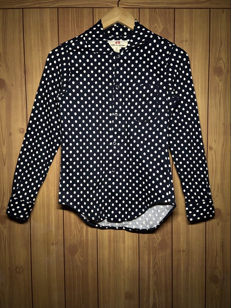 COMME des GarÇONS x H&M (Category: Longsleeves) located in Manila. Submitted by zerowasteco. (Listing ID 1470520825, Image 1). Description: -As new condition -10/10 Color rate & Condition -Dimes:L23xW16 -No issue Dm for more info!.