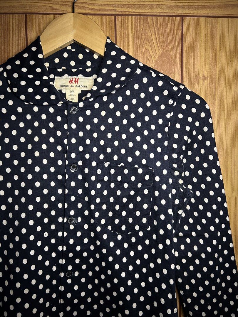 COMME des GarÇONS x H&M (Category: Longsleeves) located in Manila. Submitted by zerowasteco. (Listing ID 1470520825, Image 2). Description: -As new condition -10/10 Color rate & Condition -Dimes:L23xW16 -No issue Dm for more info!.