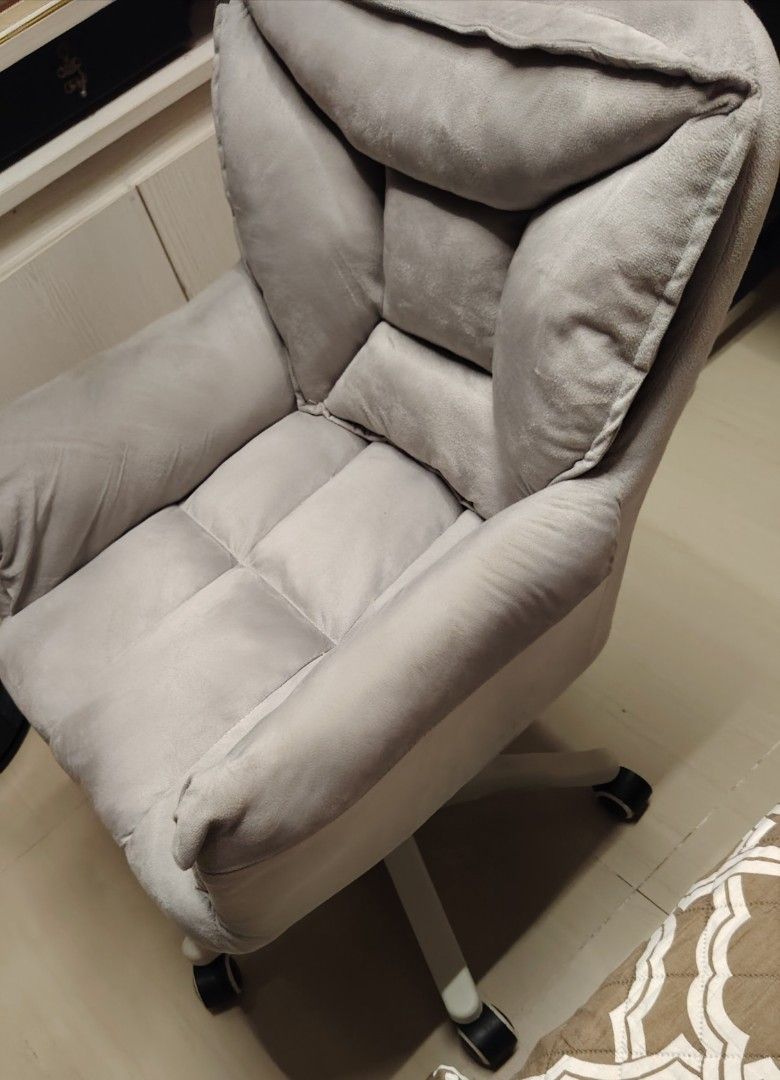 Computer Chair (Category: Desktops) located in Pasig City. Submitted by jaz.mhin (Listing ID 1469863469, Image 3). Description: .