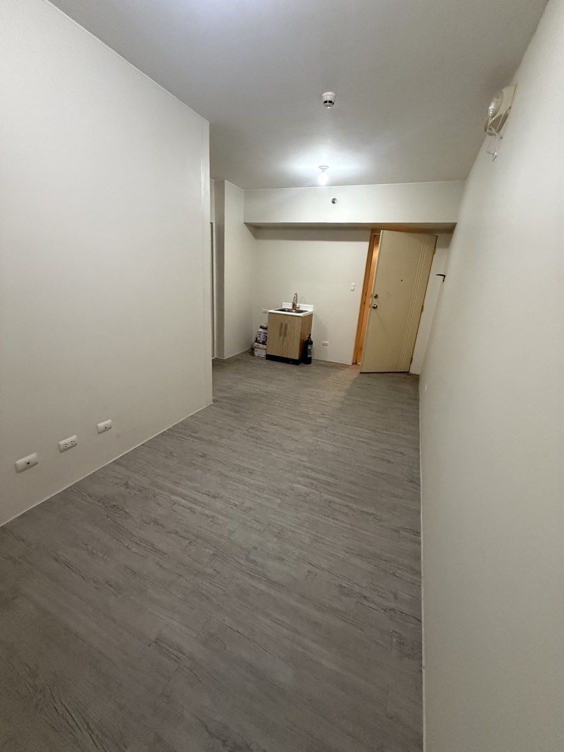 Condominium for sale (Category: Apartments & Condos) located in Manila. Submitted by eric_3096 (Listing ID 1470556325, Image 3). Description: AMAIA SKIES SHAW Location 📍 Shaw Blvd Corner Samat St. Brgy Highway Hills, Mandaluyong City ✔️10th Floor North Tower ✔️32.08sq.m Corner Unit ✔️Facing Shaw Blvd / Wack-wack View ✔️Near MRT Shaw Blvd (Walking Distance) ✔️Near SM Megamall and Other Malls ✔️Very Accessible to Convinience Store / Coffee Shops e