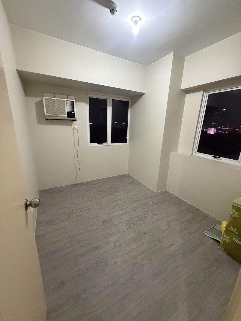 Condominium for sale (Category: Apartments & Condos) located in Manila. Submitted by eric_3096 (Listing ID 1470556325, Image 2). Description: AMAIA SKIES SHAW Location 📍 Shaw Blvd Corner Samat St. Brgy Highway Hills, Mandaluyong City ✔️10th Floor North Tower ✔️32.08sq.m Corner Unit ✔️Facing Shaw Blvd / Wack-wack View ✔️Near MRT Shaw Blvd (Walking Distance) ✔️Near SM Megamall and Other Malls ✔️Very Accessible to Convinience Store / Coffee Shops e