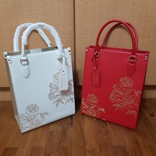 Collected White Floral Mooncake Tote Bag, Women's Fashion, Bags ...