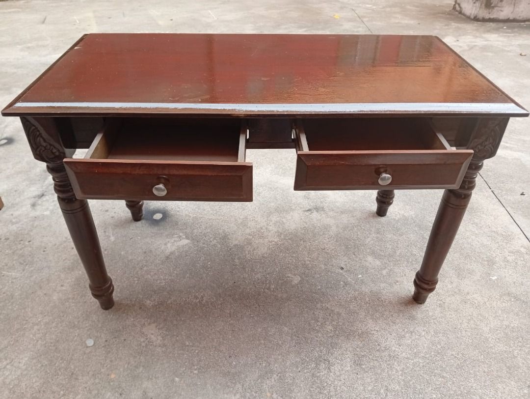 Console Table (Category: Tables & Sets) located in Petaling Jaya. Submitted by nm016648427690 (Listing ID 1470503874, Image 3). Description: Console Table Size: W,60.cm,L,120.cm,H,73.cm RM-200 Code :T-012 Stock Available : 1 Condition : New ** (ABOVE PRICE DOES NOT INCLUDE DELIVERY & INSTALLATION) ** We are specialist in BUY or SELL New/Used Home Furniture or Office Equipment [ Perabot Kita Furniture ] Address: L1-03 times 89 Jalan 8A/133, Taman 