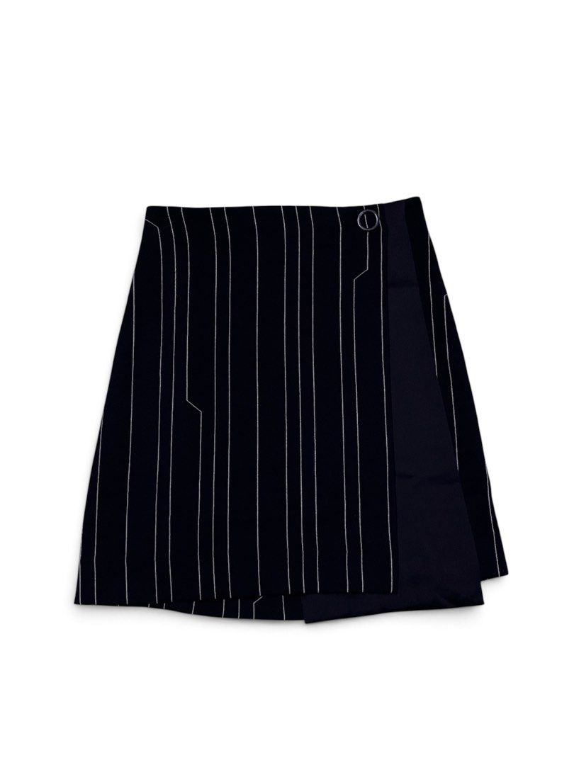 🏷️Cop copine skirt (Category: Luxury Apparel) located in Manila. Submitted by angelamaec (Listing ID 1470539315, Image 1). Description: Excellent condition .