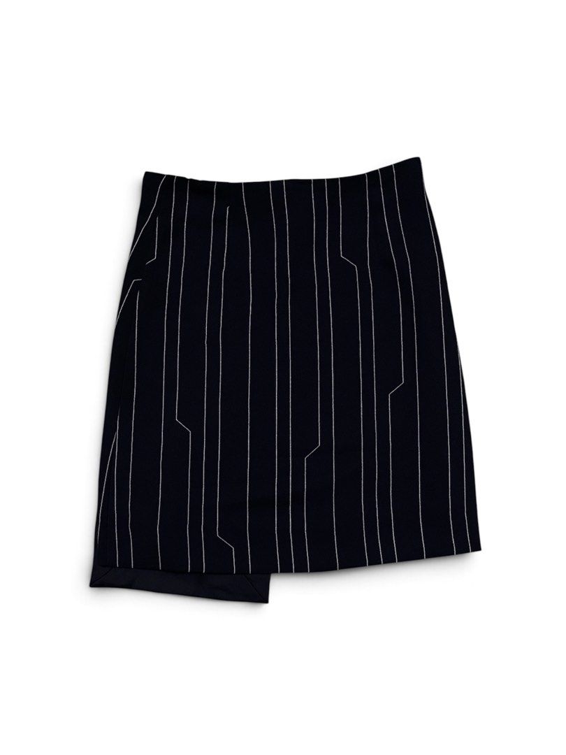 🏷️Cop copine skirt (Category: Luxury Apparel) located in Manila. Submitted by angelamaec (Listing ID 1470539315, Image 3). Description: Excellent condition .