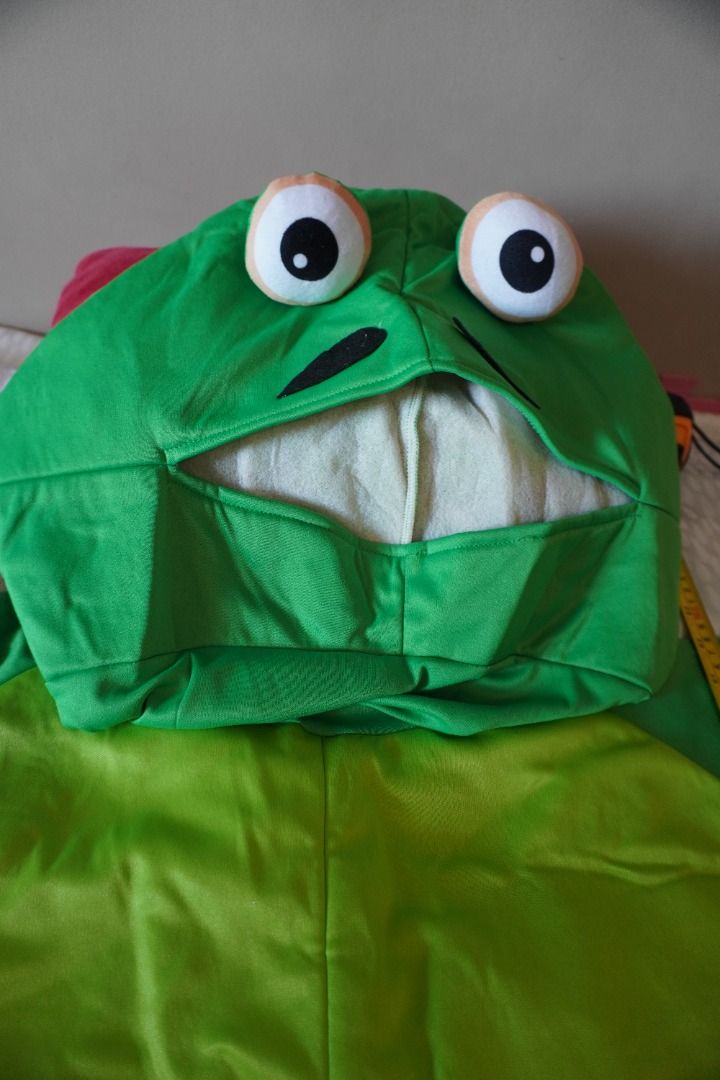 COSTUME - Frog (Category: Babies & Kids Fashion) located in Muntinlupa City. Submitted by saveearth.buy2ndhand (Listing ID 1470521216, Image 3). Description: Original price: Php 2500 Selling price: Php 300 For: Boy, Girl, Unisex Age: 8-12 years old Condition: 9/10 Flaws: None. ONLY AVAILABLE HERE ON CAROUSELL. NO COD. NO RESERVATIONS. All pictures posted. Flaws stated. Rechecked before ship-out. Modes of payment: BPI QR Code and GCash (Nothing el