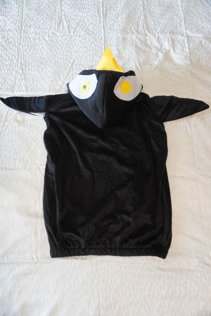 COSTUME - Penguin (Category: Babies & Kids Fashion) located in Muntinlupa City. Submitted by saveearth.buy2ndhand (Listing ID 1470496606, Image 2). Description: Original price: Php1500 Selling price: Php 250 For: Boy, Girl, Unisex Age: 4-7 years old Condition: 8/10 Flaws: None. ONLY AVAILABLE HERE ON CAROUSELL. NO COD. NO RESERVATIONS. All pictures posted. Flaws stated. Rechecked before ship-out. Modes of payment: BPI QR Code and GCash (Nothing e