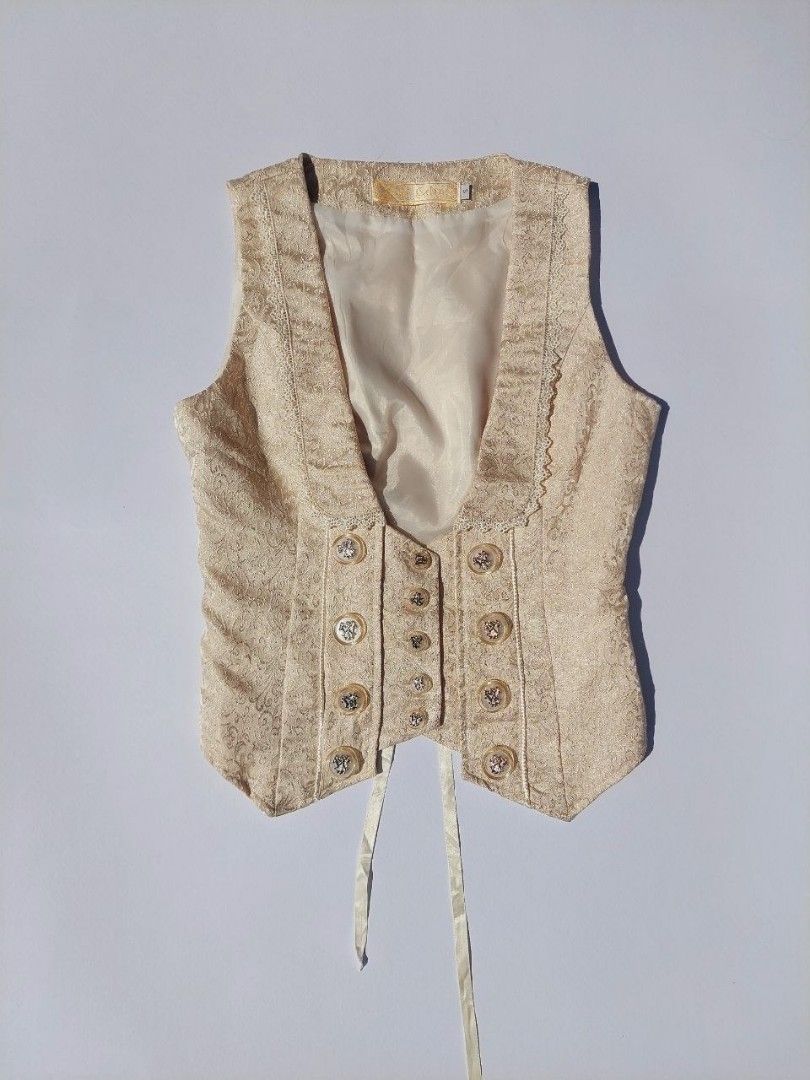 Cottage core cream corset (Category: Blouses) located in Echague. Submitted by ribbitpicks (Listing ID 1470418938, Image 1). Description: bust 32 to 36 length 19.5.