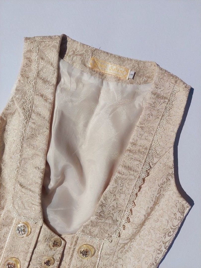 Cottage core cream corset (Category: Blouses) located in Echague. Submitted by ribbitpicks (Listing ID 1470418938, Image 3). Description: bust 32 to 36 length 19.5.