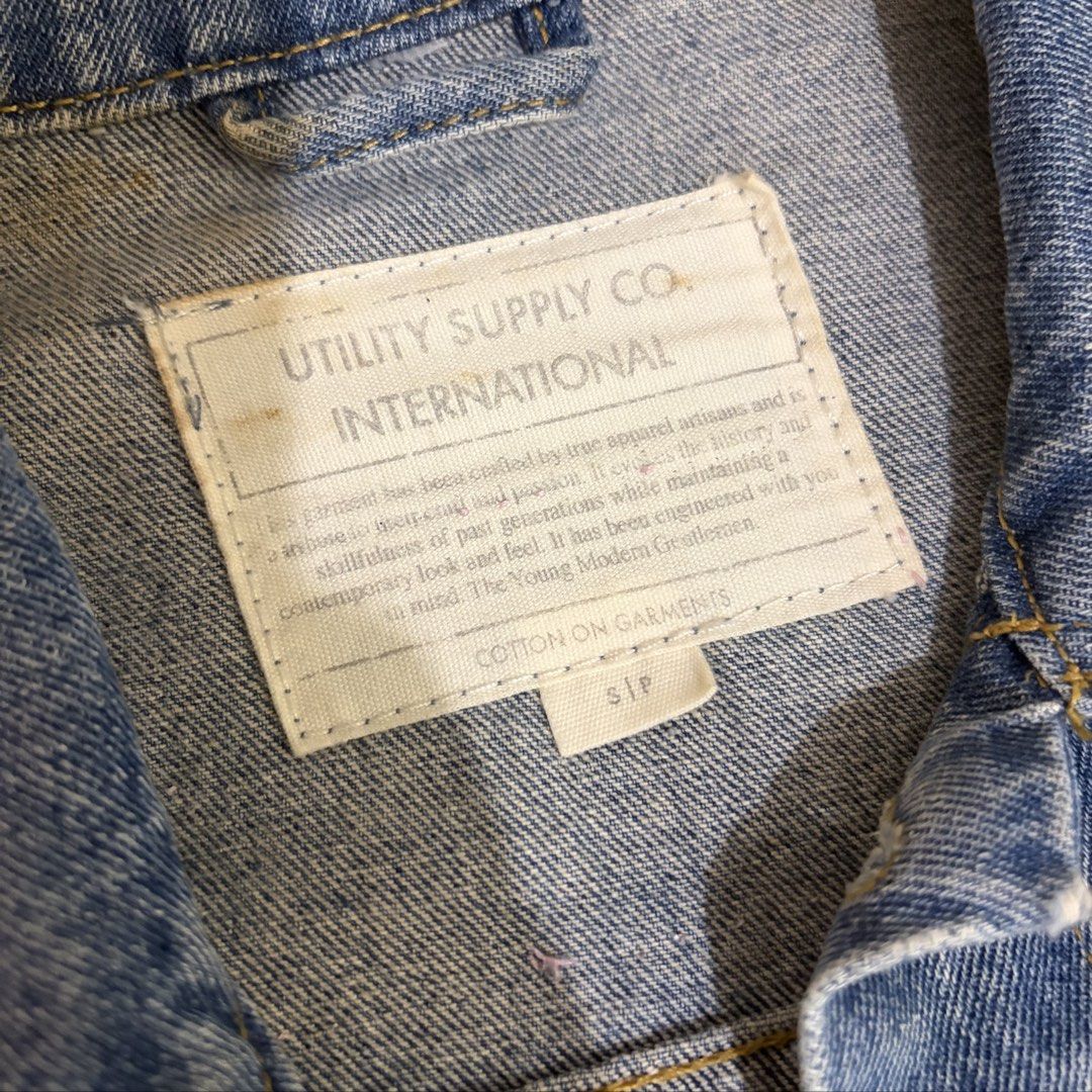 Cotton On Denim Jacket (Category: Coats, Jackets and Outerwear) located in Marikina City. Submitted by jellyselection (Listing ID 1470525341, Image 2). Description: - can fit up to medium.