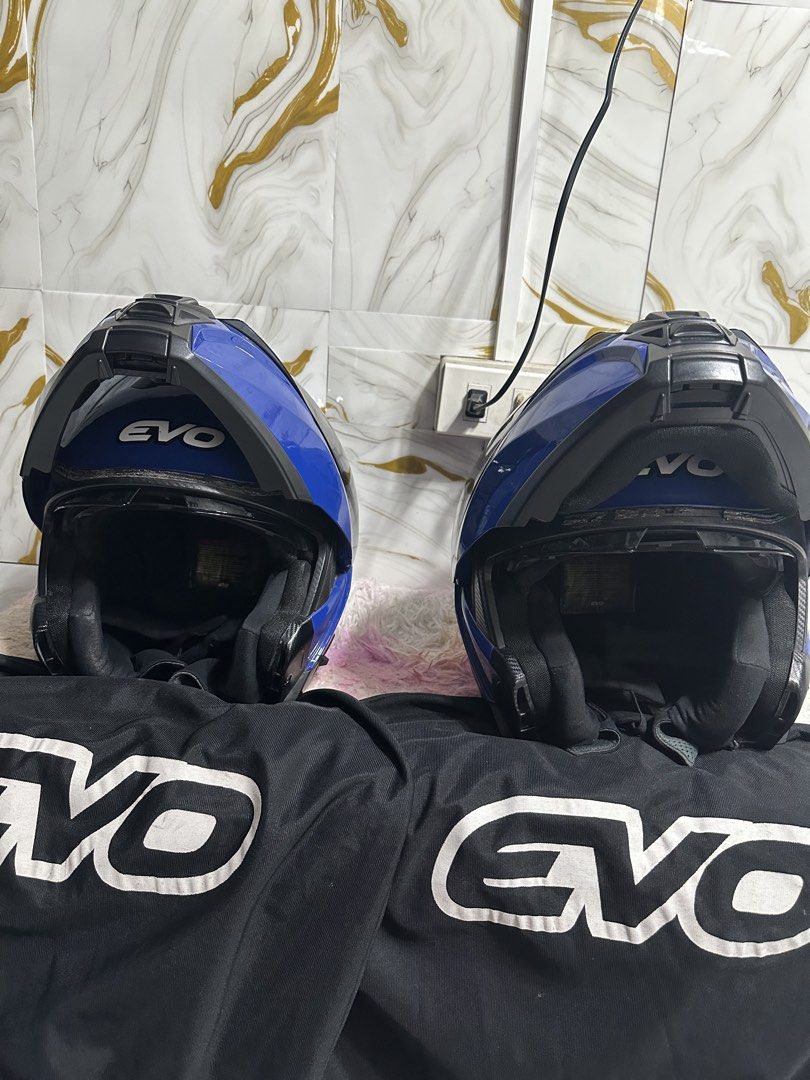 Couple Helmet For Sale (Category: Body Parts and Accessories) located in Quezon City. Submitted by karima07 (Listing ID 1470459477, Image 2). Description: Evo Couple Helmet Modular with ICT Sticker Medium and Large Size 4,500 nalang po dalawa na 2,500 each pag isa lang RFS: Magpapalit ng kulay ng helmet kasi nagpalit na po ng bagong motor. .