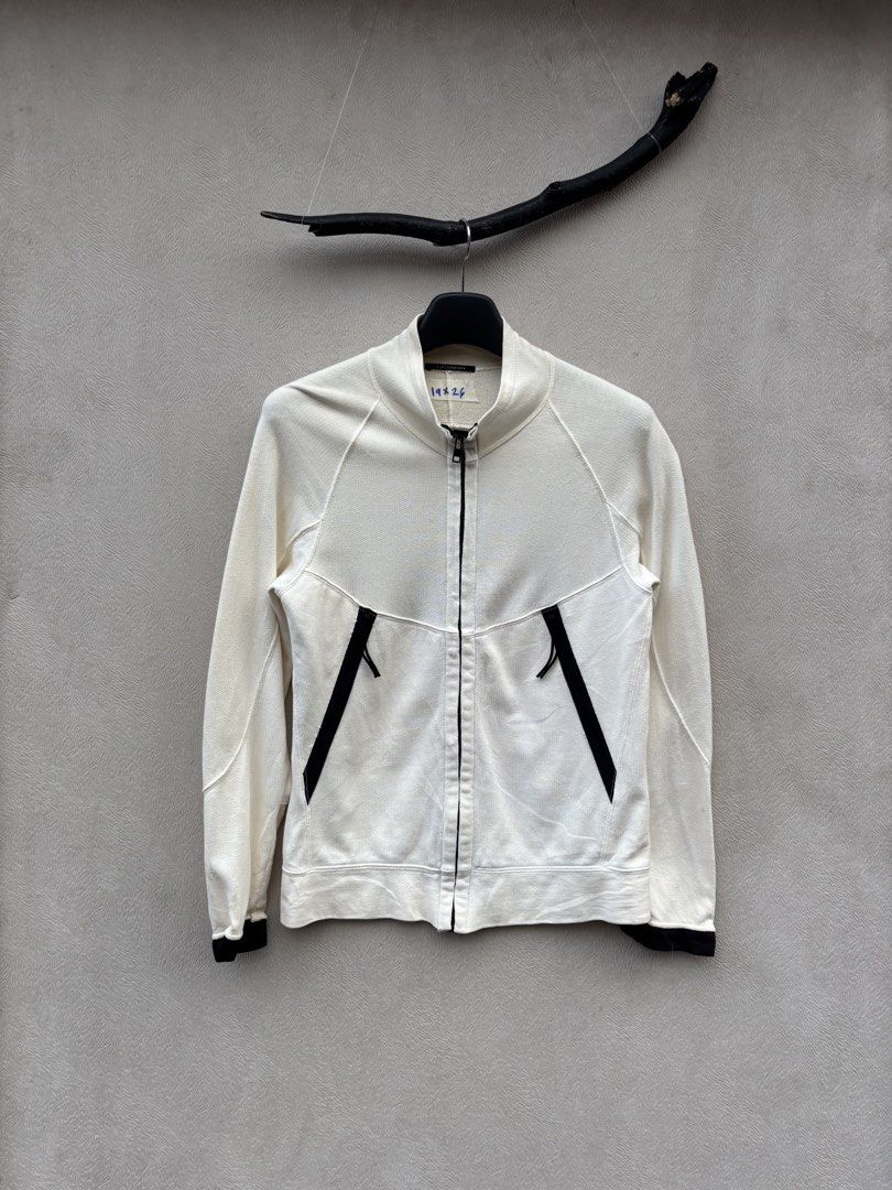CP Company Cotton Zip-Up Jacket (Category: Coats, Jackets and Outerwear) located in Baybay. Submitted by thrift.ed2023 (Listing ID 1470441256, Image 1). Description: CP Company Cotton Zip-Up Jacket Medium 19x26 No Issue Need Wash Good as New.