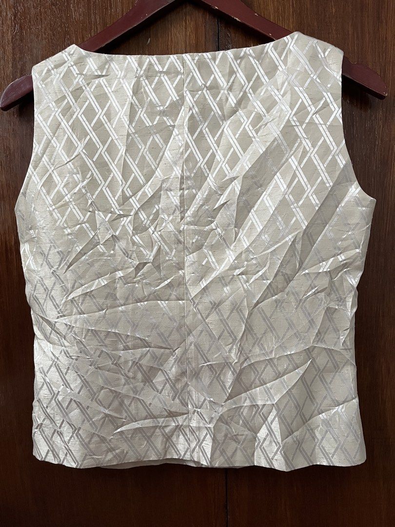 Cream and Silver Geometric Sleeveless Top (Category: Sleeveless) located in Caloocan City. Submitted by dubaichewycooki (Listing ID 1470386132, Image 2). Description: - Color: Cream with silver geometric diamond pattern - Style: Sleeveless with a classic scoop neckline - Fabric: Textured weave with a straight hem - Detail: Clean back featuring a center seam - Versatility: Perfect for both casual wear and dressing up.