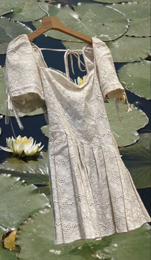 Halohalo Elena Dress (Category: Dresses) located in Muntinlupa City. Submitted by my.archives (Listing ID 1470494337, Image 2). Description: - Bought from another carouseller but didn’t fit me - Selling it for how much I bought it for - Still has the tag Halohalo HaloHalo Goodtimes.