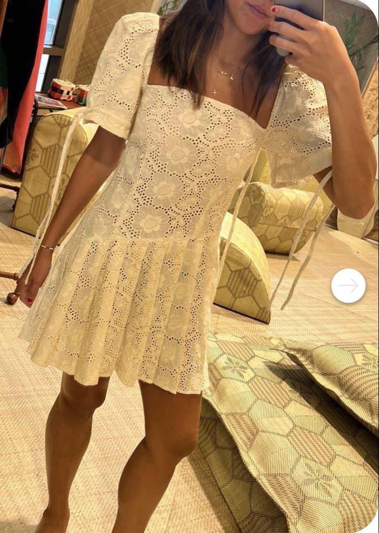 Halohalo Elena Dress (Category: Dresses) located in Muntinlupa City. Submitted by my.archives (Listing ID 1470494337, Image 3). Description: - Bought from another carouseller but didn’t fit me - Selling it for how much I bought it for - Still has the tag Halohalo HaloHalo Goodtimes.