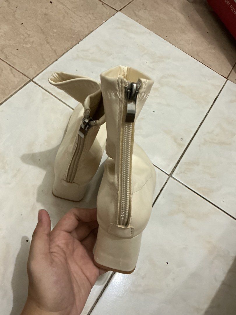Cream pointed toe block heel booties size 36 (Category: Boots) located in Quezon City. Submitted by jessagggg (Listing ID 1470438978, Image 2). Description: - Style: Cream ankle boots with pointed toes and chunky block heels - Material: Faux leather outer with a cozy furry lining for cooler weather - Size: 36 (stamped on outsole) - Closure: Back zipper for easy wear - Condition: Excellent, clean soles with hardly any wear.