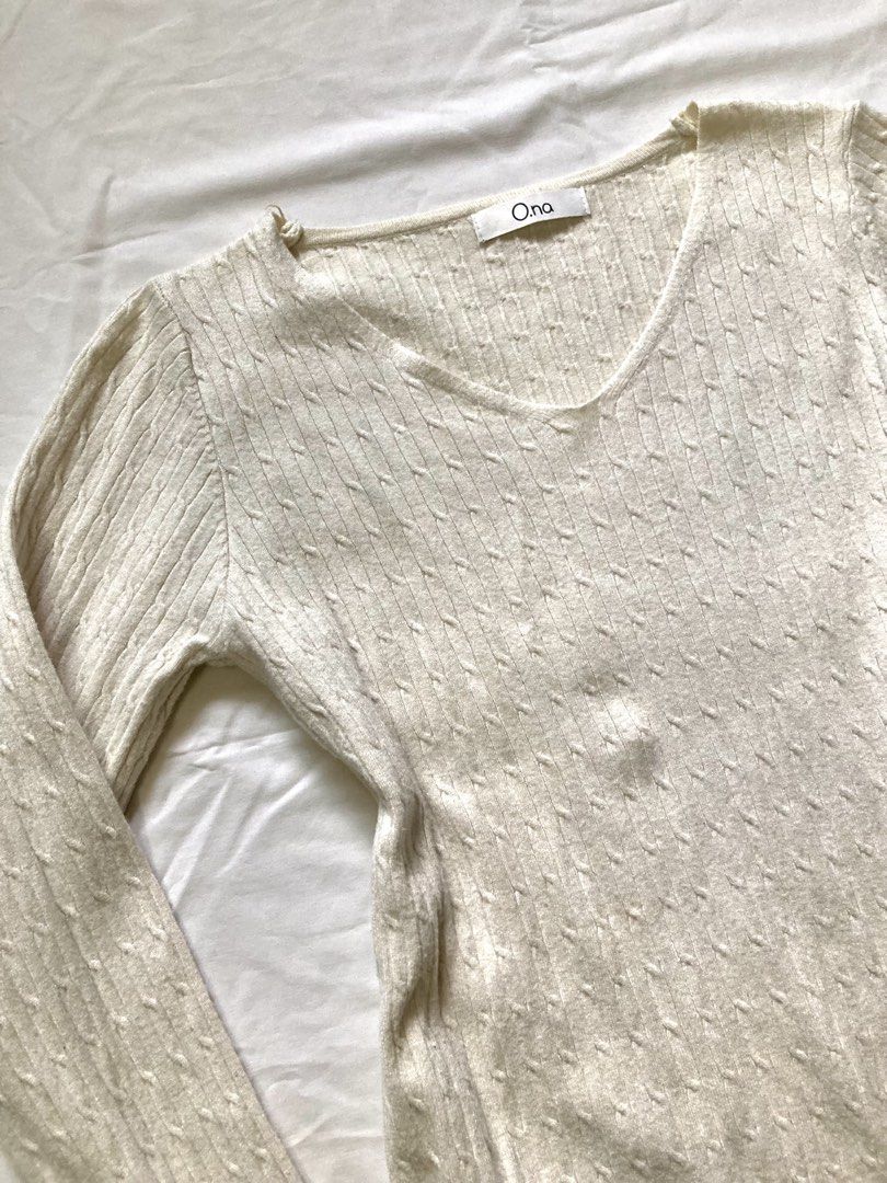 Cream V-Neck Cable Knit Long Sleeve Sweater (Category: Longsleeves) located in Quezon City. Submitted by viacb (Listing ID 1470421072, Image 2). Description: mop: gcash mod: jnt *location: quezon city.