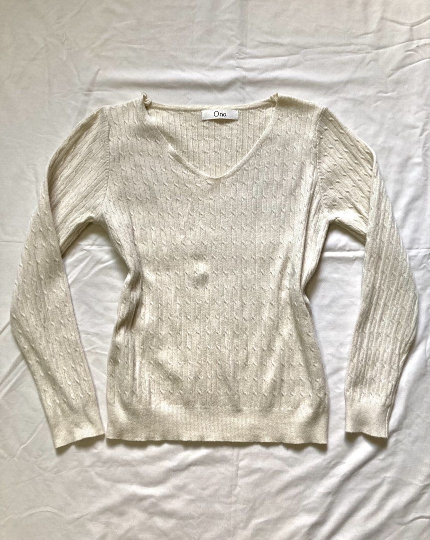 Cream V-Neck Cable Knit Long Sleeve Sweater (Category: Longsleeves) located in Quezon City. Submitted by viacb (Listing ID 1470421072, Image 1). Description: mop: gcash mod: jnt *location: quezon city.
