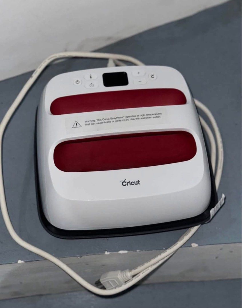 Cricut Explore Air 2 and EasyPress Bundle (Category: Craft Supplies & Tools) located in Arayat. Submitted by eyynythingfinds (Listing ID 1470471744, Image 2). Description: Good condition No issues Check all you want.