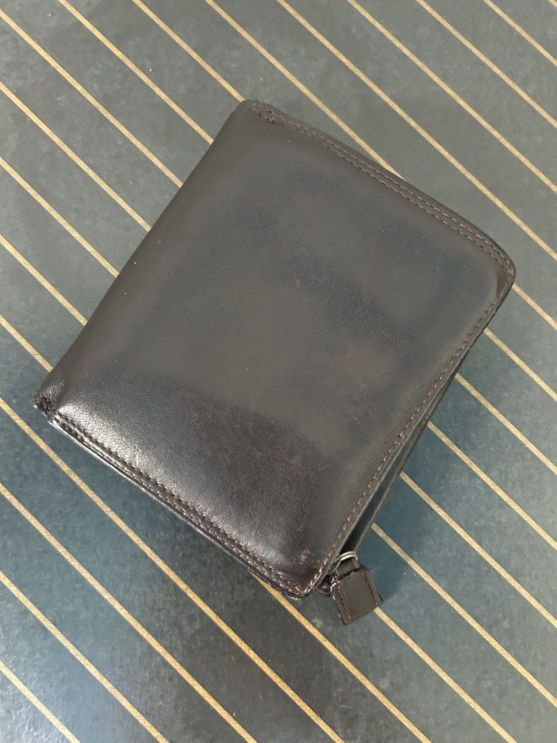 Crocodile Genuine Leather Wallet (Category: Wallets & Card Holders) located in Quezon City. Submitted by jjsurplus_23 (Listing ID 1470368703, Image 2). Description: .