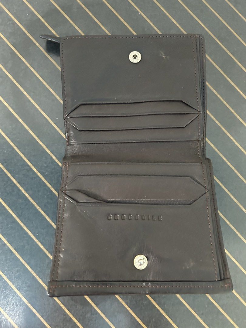 Crocodile Genuine Leather Wallet (Category: Wallets & Card Holders) located in Quezon City. Submitted by jjsurplus_23 (Listing ID 1470368703, Image 3). Description: .