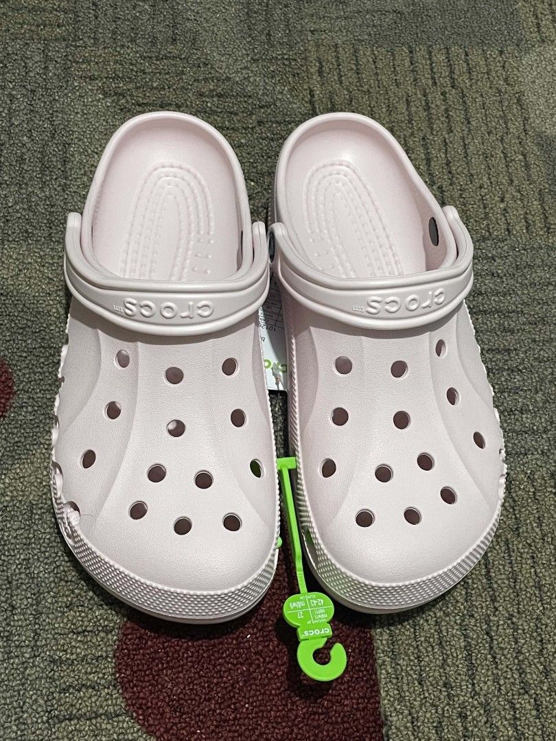 Crocs Baya Clog (Category: Slippers & Slides) located in Makati City. Submitted by jffsly (Listing ID 1470386962, Image 2). Description: Orig Crocs Baya Clog in Barely Pink 📍Makati City 💲 2,199 only (❌️ SRP 3,495) Brand New/ Unused ⚠️ Meetup only around Metro Manila ⚠️ 💯 Money back if proven fake 💯.