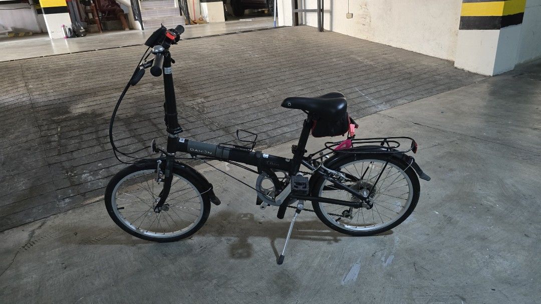 Dahon Bullet Folding Bicycle (Category: Bicycles) located in Makati City. Submitted by crisiaver (Listing ID 1470501902, Image 2). Description: Rarely used. Parked in shaded parking area. Washed from time to time. There are rusts in some areas (see photos). RFS No time to use. Purchased in 2022. Shipped from Hong Kong. All stock. As is Where is. Can check physically. Limited edition. Bullet D6 specs: Weight: 12.8kg Frame: DAHON strenghtened Dallo