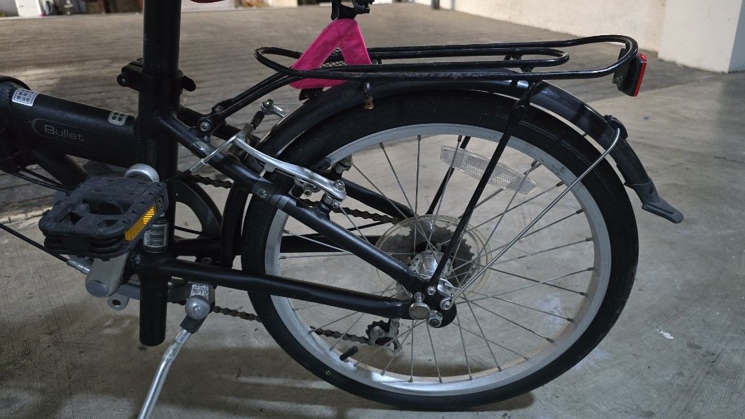 Dahon Bullet Folding Bicycle (Category: Bicycles) located in Makati City. Submitted by crisiaver (Listing ID 1470501902, Image 3). Description: Rarely used. Parked in shaded parking area. Washed from time to time. There are rusts in some areas (see photos). RFS No time to use. Purchased in 2022. Shipped from Hong Kong. All stock. As is Where is. Can check physically. Limited edition. Bullet D6 specs: Weight: 12.8kg Frame: DAHON strenghtened Dallo