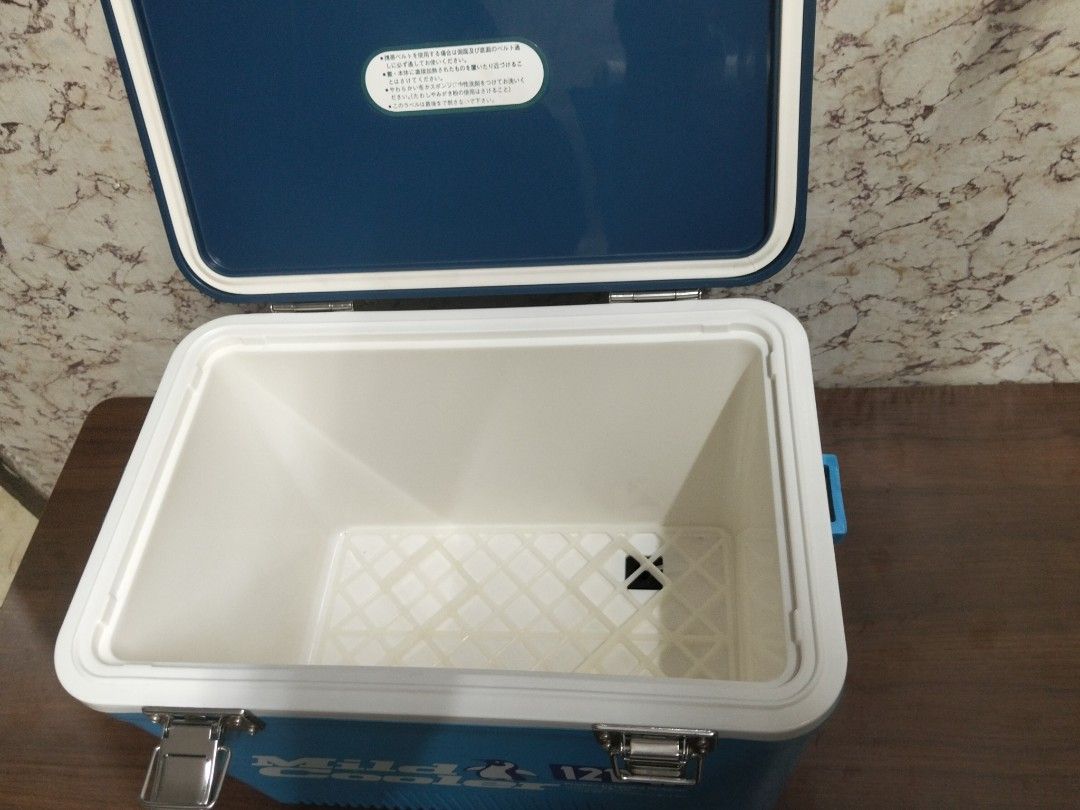 Daika Plastic Mild Cooler 12DH Ice Box (Category: Food Organization & Storage) located in Abucay. Submitted by cristineca20489 (Listing ID 1470544445, Image 3). Description: - Model: Daika Plastic Mild Cooler 12DH - Color: Blue body with a stylish cream lid - Durability: Sturdy metal latches and secure top handle for easy carrying - Interior: Includes a bottom grid tray and authentic Japanese instructional sticker on the inner lid - Use: Compact 