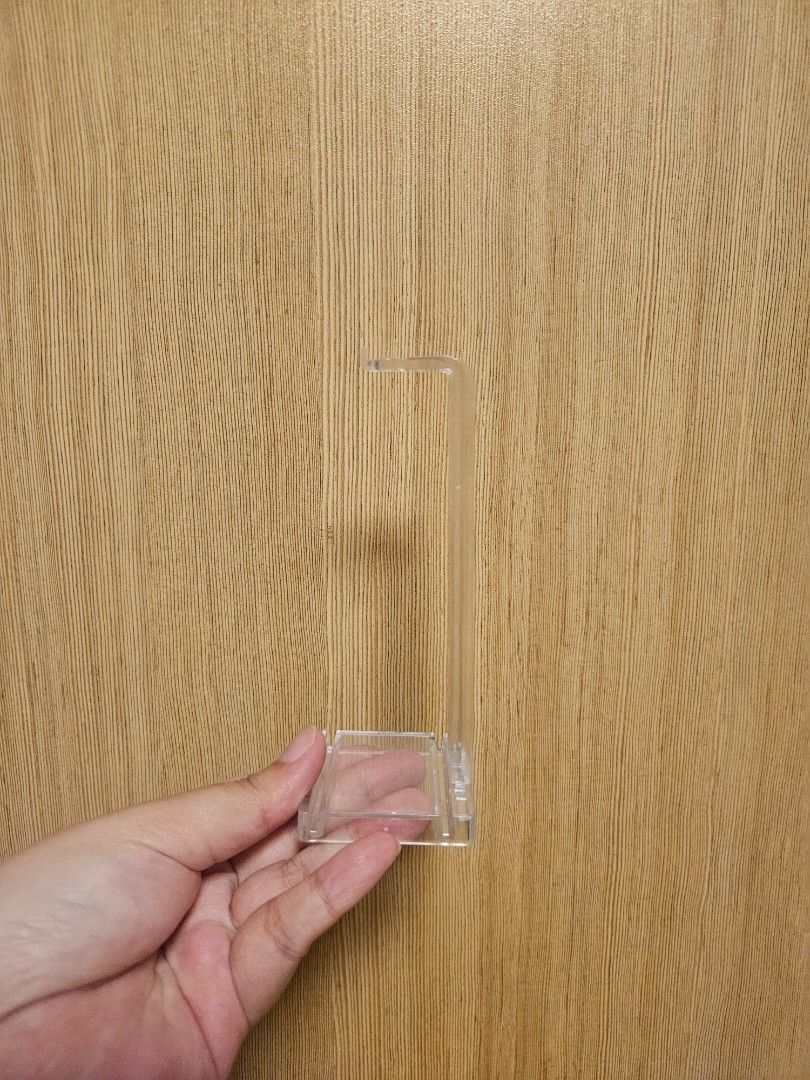 Daiso Clear acrylic hanging display keychain stand (Category: Other Merchandise) located in Manila. Submitted by declutter_daruma (Listing ID 1470457358, Image 3). Description: RFS: Rush decluttering. Not new. please manage your expectations.