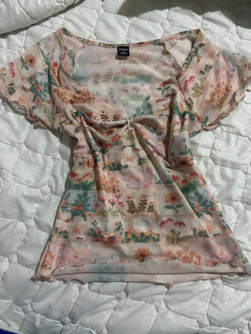 Daisy Flower Mesh Sheer Top (Category: Blouses) located in Manila. Submitted by dear_soleil (Listing ID 1470367003, Image 1). Description: size small.