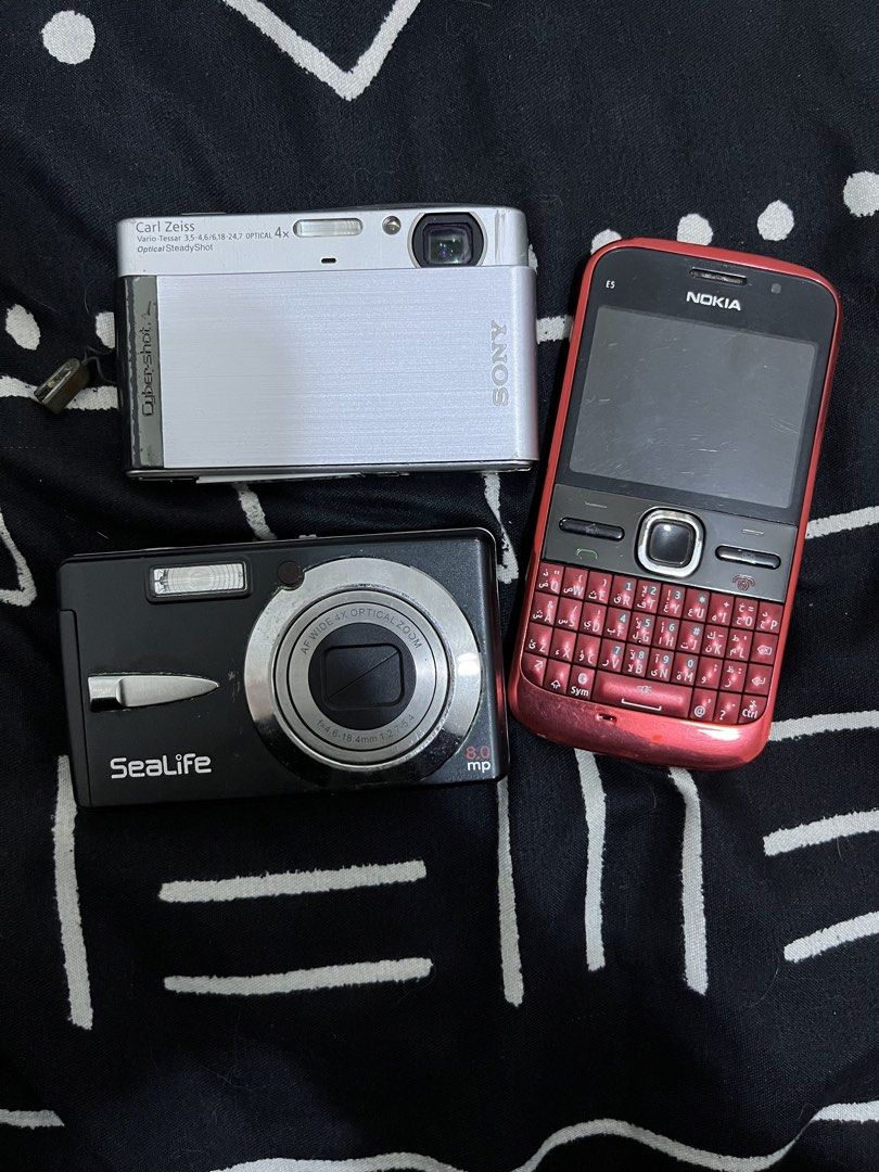Damaged Digicams and Nokia E5 (Category: Cameras) located in Magalang. Submitted by kairu530 (Listing ID 1470485371, Image 1). Description: BUY AT YOUR OWN RISK. ALL NOT ITEMS ARE NOT WORKINNG CONDITION BEST OFFER WINS.