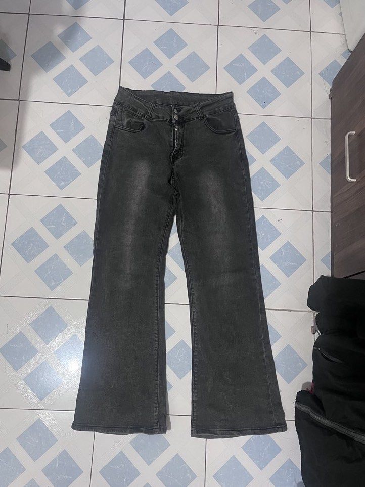 Dark Grey Washed Flare Jeans (Category: Jeans) located in Manila. Submitted by clandistine (Listing ID 1470356957, Image 1). Description: - Color/Wash: Dark grey wash - Fit: High-waisted with a flare leg and stretchy fabric - .