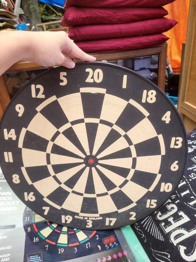 dartboard (Category: Board Games & Puzzles) located in Sablan. Submitted by gongonshelley12 (Listing ID 1470459212, Image 3). Description: Dart board Baliktaran No pin Iba lang ung box na naglagyan .
