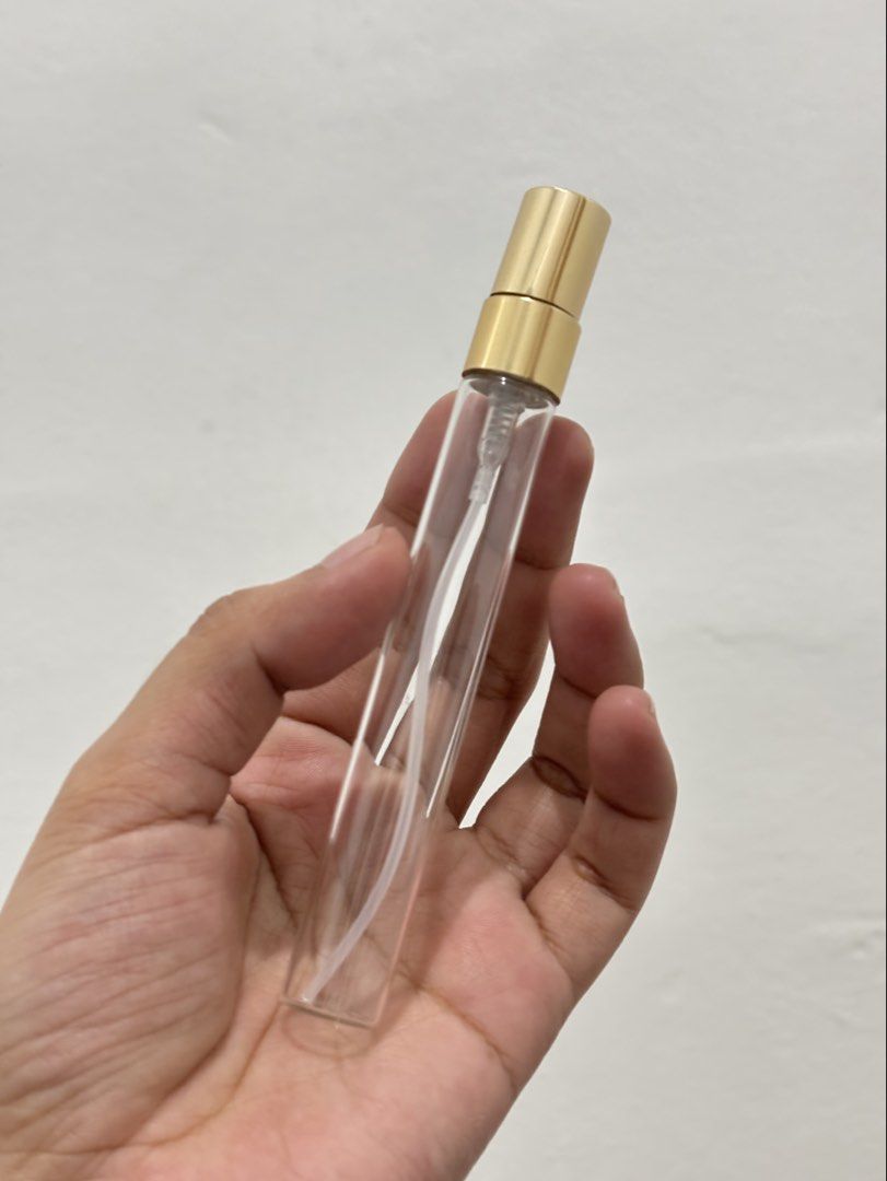 DECANT 10ML Kayali Vanilla 28 EDP (Category: Fragrance & Deodorants) located in Zamboanga. Submitted by silverfrost (Listing ID 1470466086, Image 2). Description: DECLUTTERING!! Decanting my remaining perfumes for you to try! 4 PCS AVAILABLE 🤍 KAYALI Vanilla 28 10ML DECANT - Auth, in 10ML Decant Only - ₱ 430 - Swipe to see what the actual decant bottle you will receive/ looks like Scent note: warm vanilla, soft amber woods, subtle scent of patch