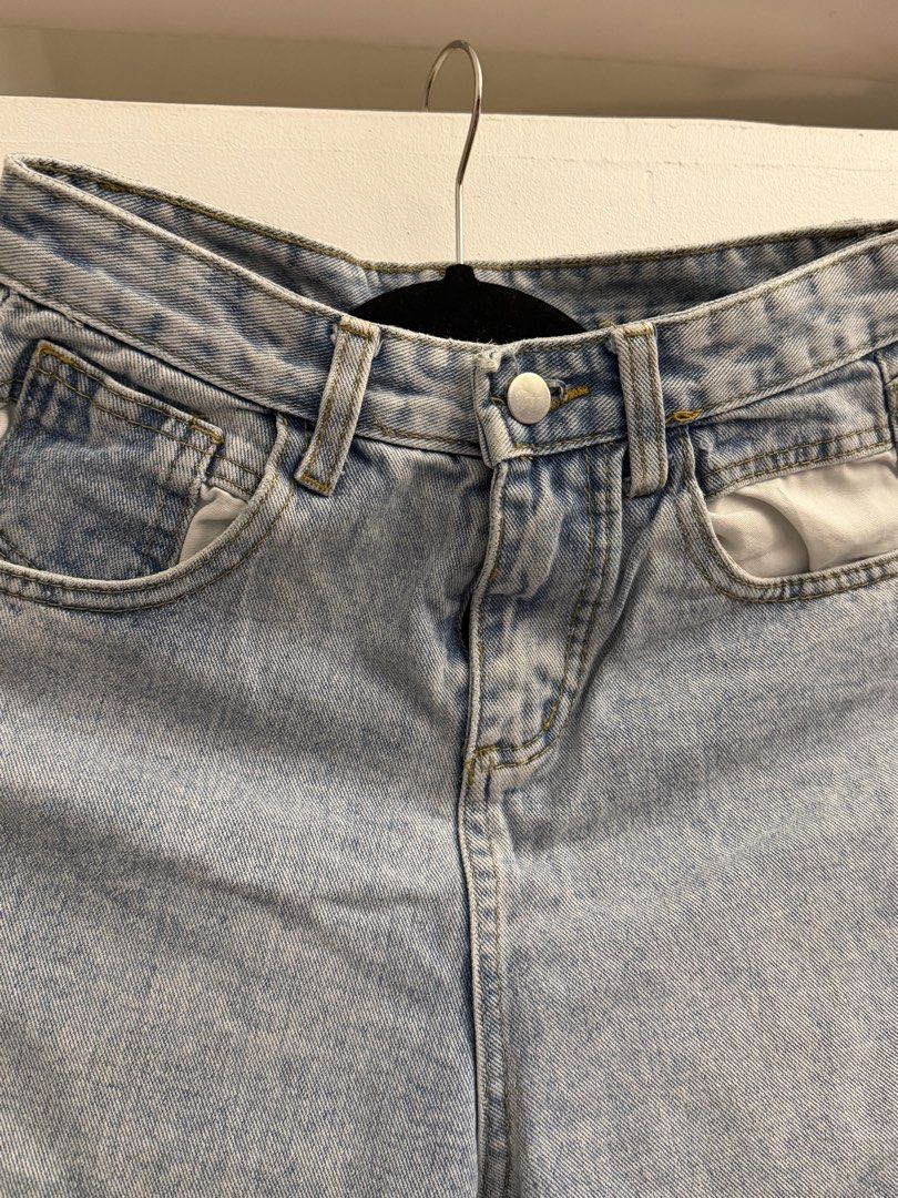 Denim Bermuda shorts S-M (Category: Shorts) located in Manila. Submitted by closetclearout.mnl (Listing ID 1470405149, Image 3). Description: waist: 25-27in .