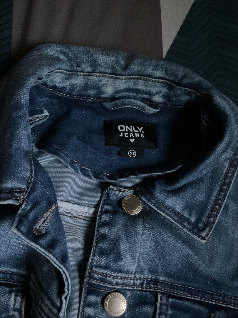 Denim jacket (Category: Coats, Jackets and Outerwear) located in Manila. Submitted by iya0810 (Listing ID 1470446808, Image 2). Description: .
