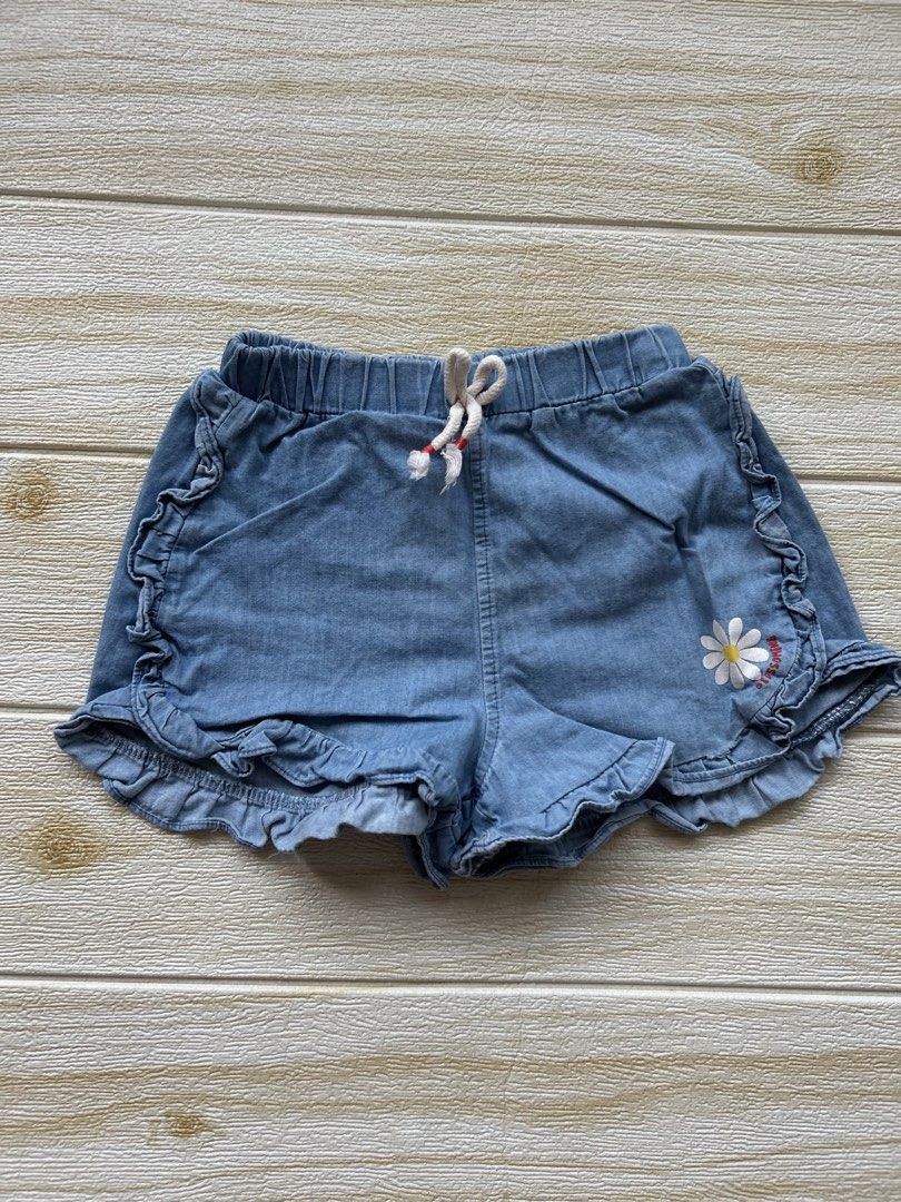 Denim ruffle shorts 3T (Category: Baby Monitors) located in Cebu City. Submitted by yjainani (Listing ID 1470438529, Image 1). Description: .