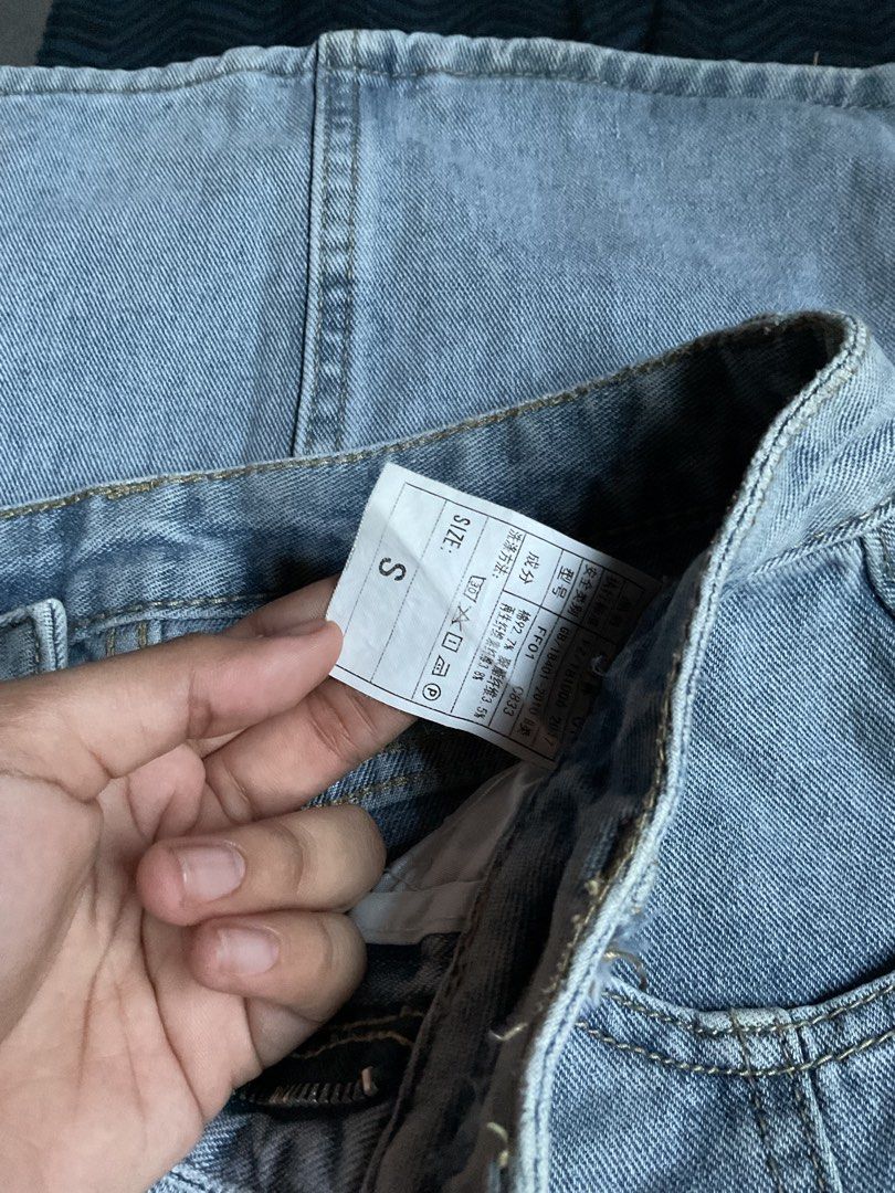 Denim skirt (Category: Skirts) located in Manila. Submitted by iya0810 (Listing ID 1470447249, Image 3). Description: s in tag.