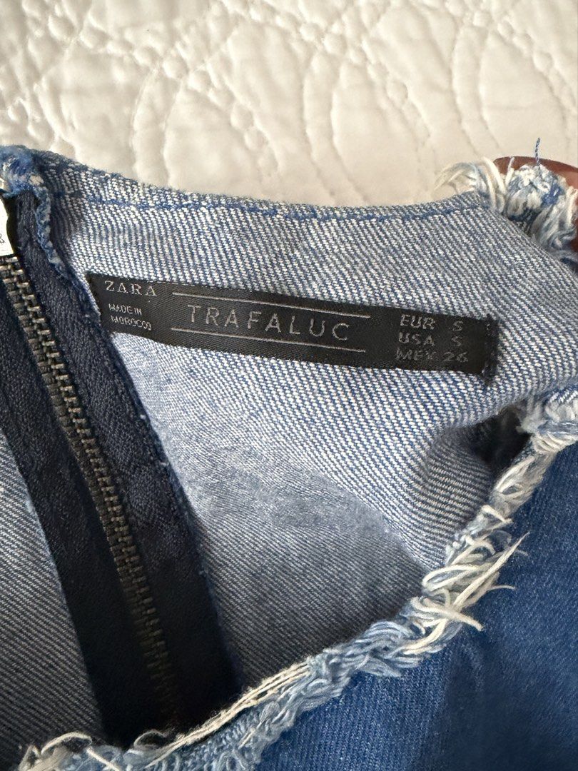 Denim Zara Sleeveless Crop Top (Category: Others Tops) located in Quezon City. Submitted by kelangot (Listing ID 1470421540, Image 3). Description: Selling this item in great condition! Brand: zara Size: small Condition: worn only twice or thrice Color: denim RFS: decluttering 📦 Shipping: C/O buyer 💸 Payment: GCash, BPI, or GoTyme Feel free to message me for inquiries Strictly no cancellations, returns, or refunds. Happy shopping! ♡.