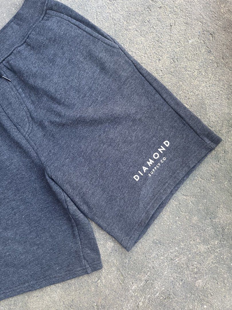 Diamond Supply Co. Sweatshorts (Category: Shorts) located in Manila. Submitted by a.stmngo (Listing ID 1470556682, Image 2). Description: Waist 30-34 inches Length 18 inches Leg Opening 12 inches Need wash Good Condition 📍Manage your expectation. Item is thrifted. 📍Nagcarlan, Laguna.
