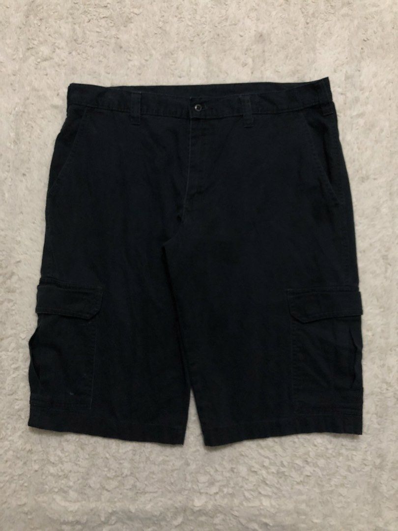 Dickies black cargo short (Category: Shorts) located in Canaman. Submitted by thriftmoboss (Listing ID 1470450330, Image 2). Description: 📌 DICKIES CARGO BLACK 34 on tag W-36 L- 24 H-11 35% COTTON 65%POLEYESTER ‎need wash Not available:When worn ‎ISSUE: SIGN OF USED ‎ Price 650 ‎•✅PLUS SHIPPING FEE (+75) ‎•🔵MOP: G CASH ‎•🟥COURIER: JnT ‎•📍LOC:Magsaysay, Naga city ,Camarines Sur 🌫️.