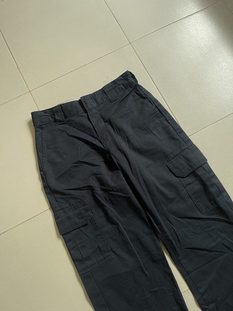Dickies cargo pants (Category: Jeans) located in Caloocan City. Submitted by bk_intal (Listing ID 1470365665, Image 2). Description: excellent condition Size: 30.