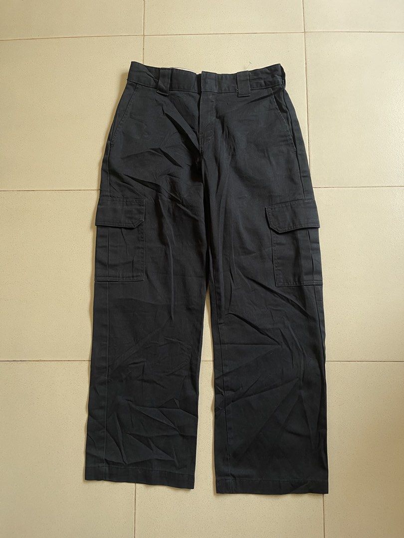 Dickies cargo pants (Category: Jeans) located in Caloocan City. Submitted by bk_intal (Listing ID 1470365665, Image 1). Description: excellent condition Size: 30.