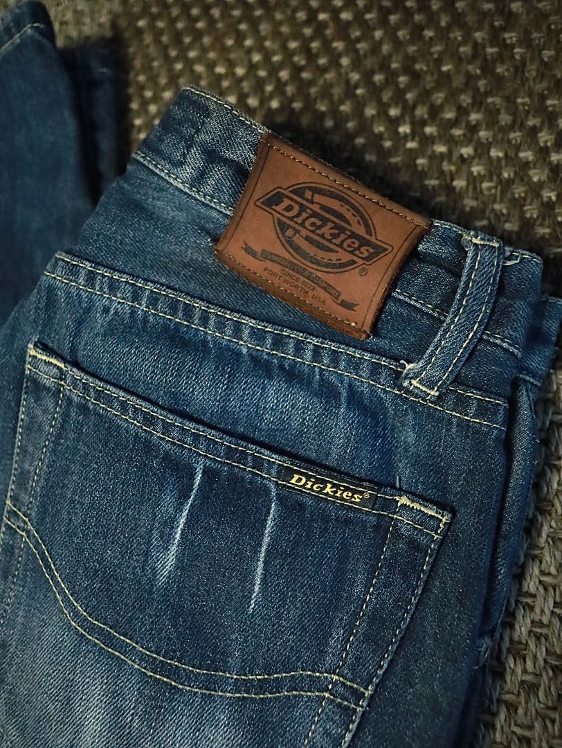 Dickies Dark Washed Jeans (Category: Jeans) located in Pasig City. Submitted by mlclmchrs (Listing ID 1470433222, Image 2). Description: Sizing: 29 on tag - Loose fit Waist - 27 inches (Can fit up to 28) Length - 39.5 inches Thigh - 12.5 inches Rise - 11 inches Hem - 8.5 inches Issues: very minimal heel drag.